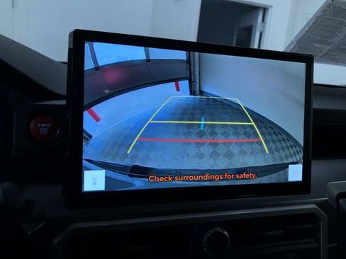 Certified 2025 Toyota Tacoma TRD Off-Road image 19