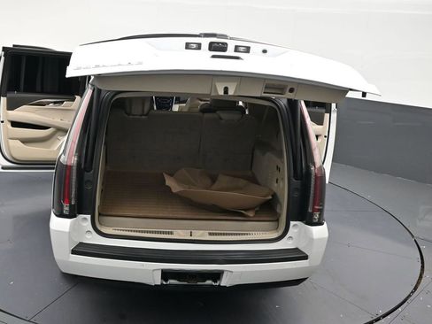 Used 2018 Cadillac Escalade ESV Luxury RWD image 33