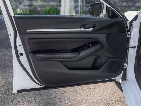 Used 2023 Nissan Altima 2.5 SV image 21