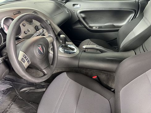 Used 2008 Pontiac Solstice Convertible w/ Preferred Package RWD image 4