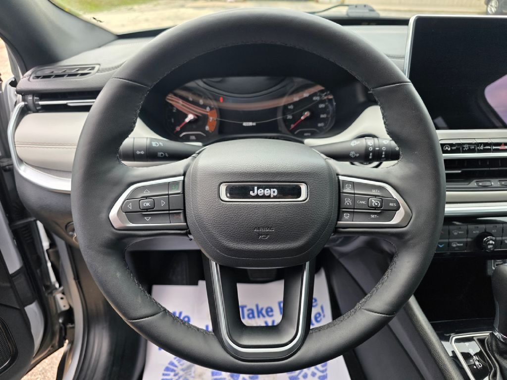 Used 2025 Jeep Compass Limited AWD/4WD image 34
