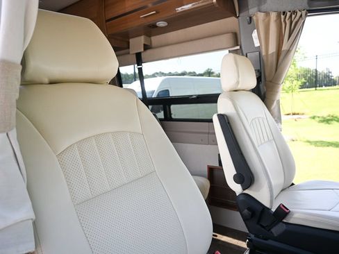 Used 2014 Mercedes-Benz Sprinter 3500 image 20