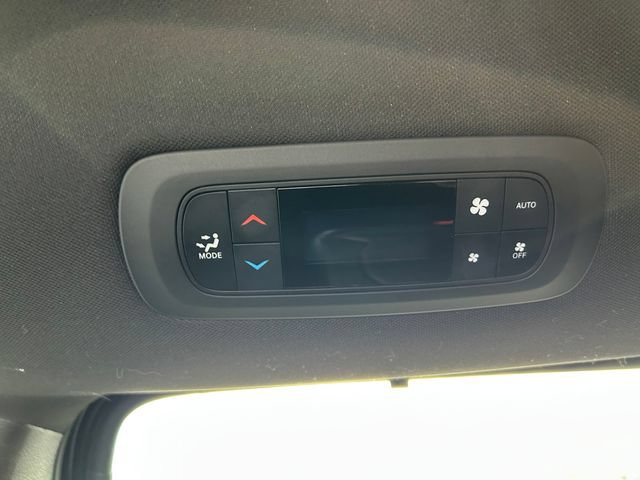 Used 2025 Chrysler Pacifica Select FWD image 50