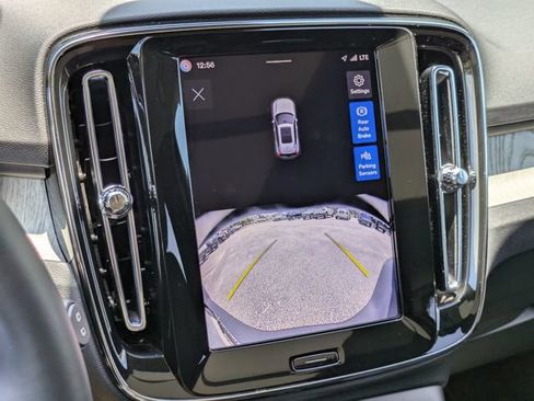 Certified 2025 Volvo XC40 B5 Core AWD/4WD image 26