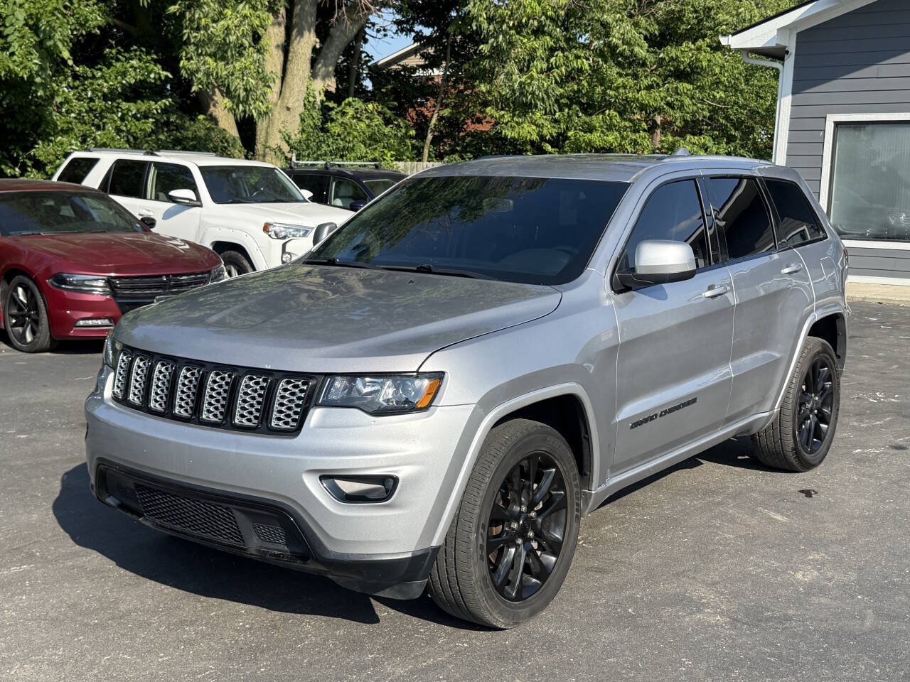 Used 2020 Jeep Grand Cherokee Altitude AWD/4WD image 1