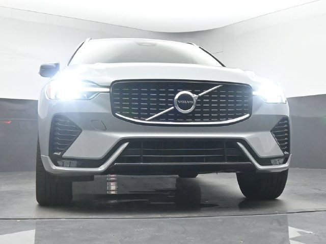Used 2024 Volvo XC60 B5 Core w/ Protection Package Premier AWD/4WD image 11