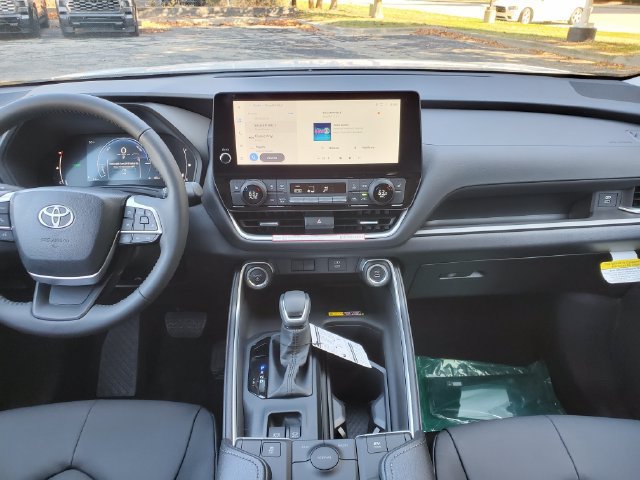 New 2026 Toyota Grand Highlander XLE FWD image 13