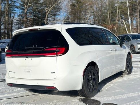 New 2026 Chrysler Pacifica Select w/ S Appearance Package image 5