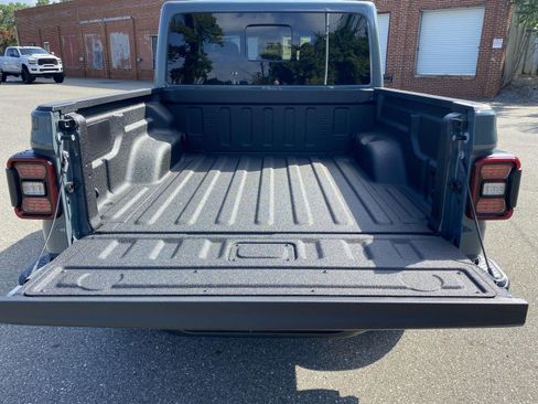 New 2025 Jeep Gladiator Sport image 10