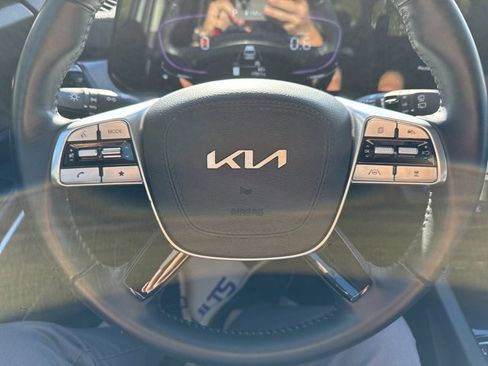 Used 2024 Kia Telluride S image 10