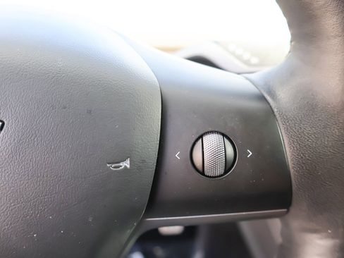 Used 2023 Tesla Model Y Performance image 46