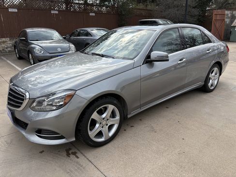 Used 2014 Mercedes-Benz E 250 BlueTEC Sedan image 30