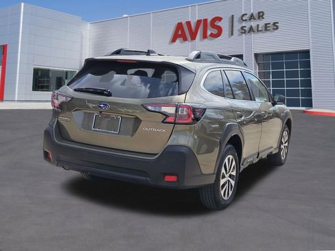 Used 2025 Subaru Outback Premium image 6
