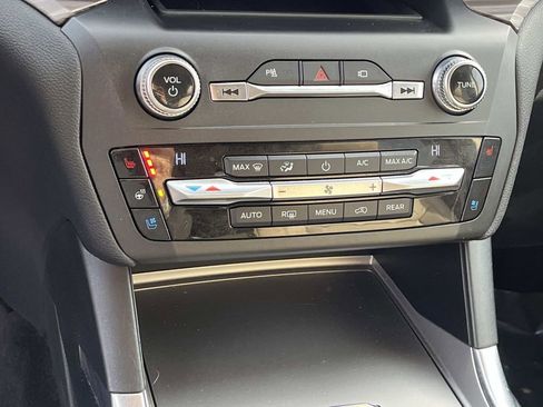 Used 2020 Ford Explorer Limited image 34