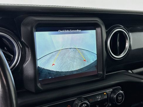 Used 2021 Jeep Wrangler Unlimited Sahara AWD/4WD image 16