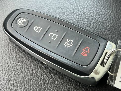 Used 2018 Ford Focus Titanium w/ Titanium Technology Package FWD image 29