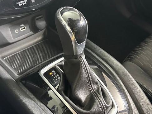 Used 2019 Nissan Rogue SV image 35