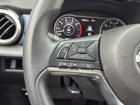 Used 2025 Nissan Versa SV FWD image 34