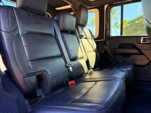 Used 2021 Jeep Wrangler Unlimited Sahara image 12