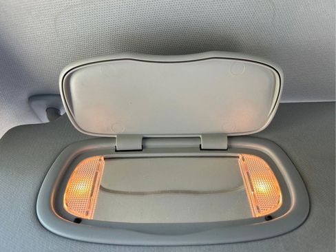 Certified 2019 Jeep Cherokee Latitude Plus FWD image 32