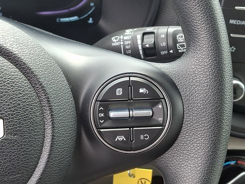 Certified 2025 Kia Soul LX w/ LX Technology Package FWD image 22