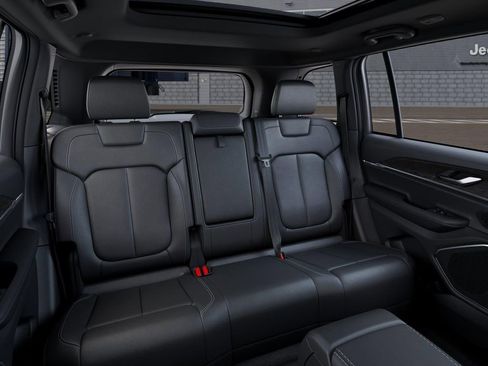 New 2026 Jeep Grand Cherokee Limited RWD image 15