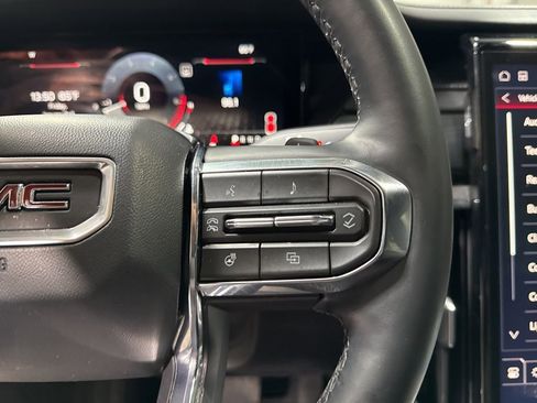 Used 2025 GMC Acadia Elevation image 28