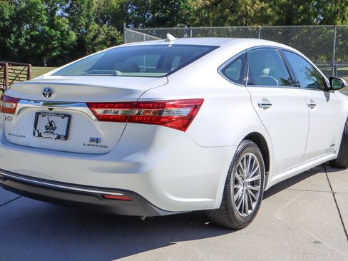 Used 2016 Toyota Avalon Limited image 21