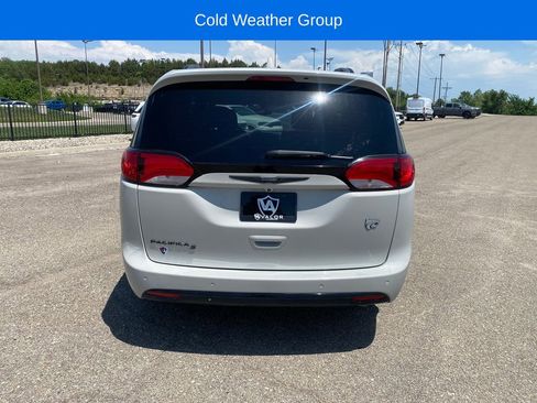 Used 2019 Chrysler Pacifica Touring Plus w/ S Appearance Package FWD image 5