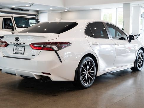Used 2024 Toyota Camry SE FWD image 4