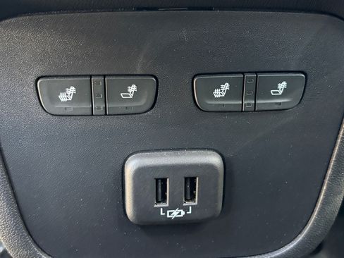 Used 2023 Chevrolet Equinox Premier FWD image 13