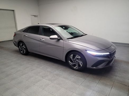 Used 2025 Hyundai Elantra SEL FWD image 11