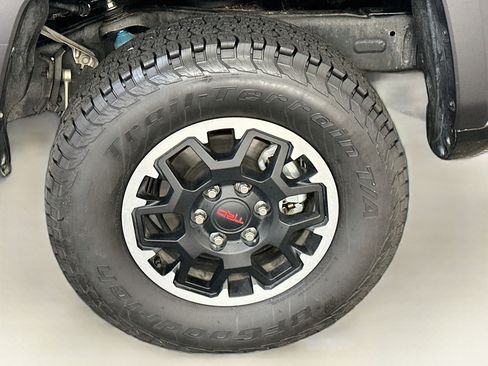 Used 2025 Toyota Tacoma TRD Off-Road AWD/4WD image 33