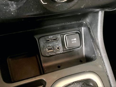 Used 2015 Jeep Cherokee Sport image 32