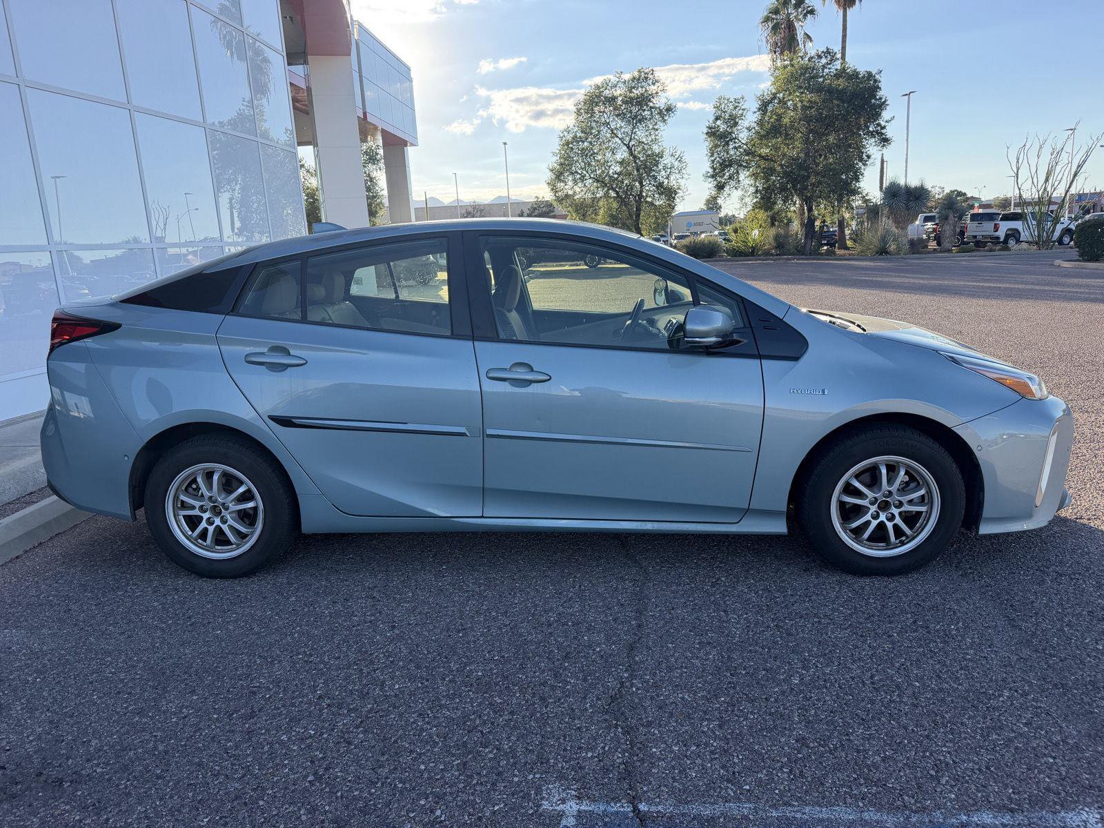 Used 2020 Toyota Prius LE AWD/4WD image 6