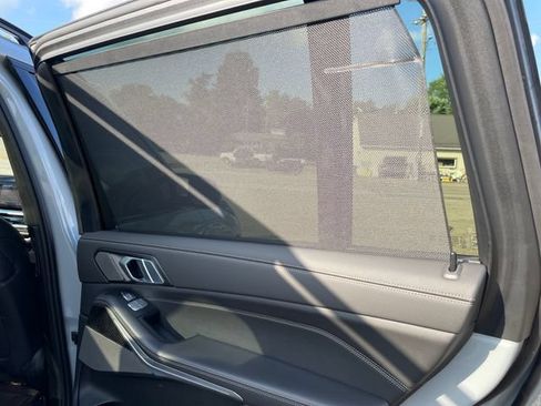 Used 2025 BMW X7 M60i AWD/4WD image 75