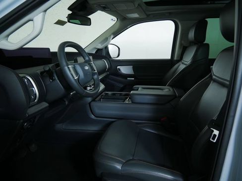 Used 2025 Ford Expedition Active AWD/4WD image 19