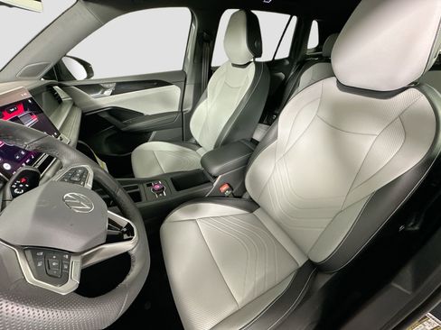 New 2026 Volkswagen Tiguan SE R-Line image 19