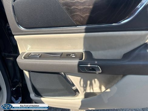 Used 2018 Lincoln Continental Premiere AWD/4WD image 38