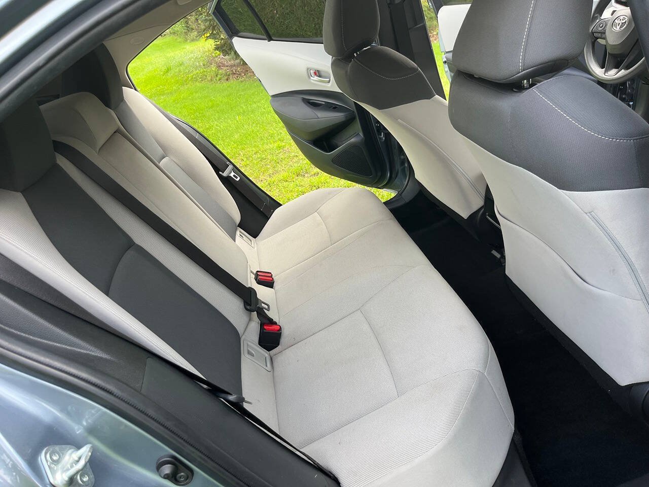 Used 2021 Toyota Corolla LE w/ Carpet Mat Package (TMS) FWD image 5