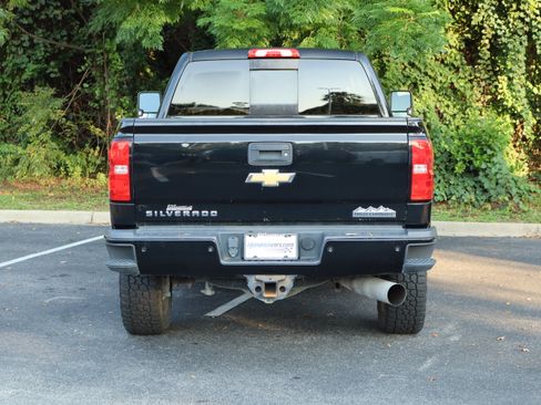 Used 2018 Chevrolet Silverado 2500 High Country w/ Duramax Plus Package AWD/4WD image 9