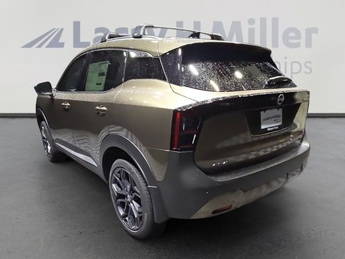 New 2026 Nissan Kicks SR FWD image 3