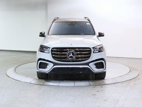 Used 2024 Mercedes-Benz GLS 580 4MATIC image 11