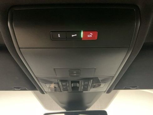 Used 2022 Volkswagen Atlas Cross Sport SEL R-Line image 19