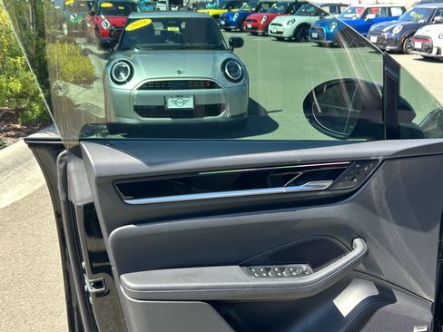 Used 2025 Porsche Macan Electric RWD image 12