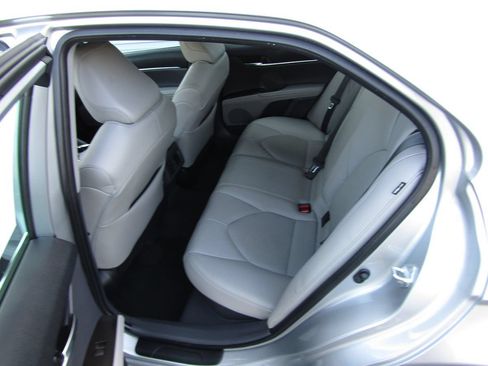 Used 2023 Toyota Camry XLE FWD image 5