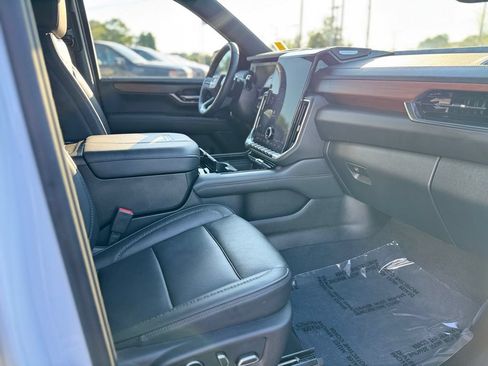 Used 2026 GMC Yukon XL Denali w/ Sun & Power Step Package AWD/4WD image 11