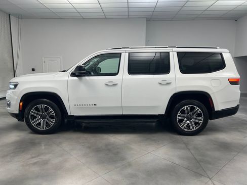 Used 2024 Jeep Wagoneer Series II w/ Flexible Seating Group image 4