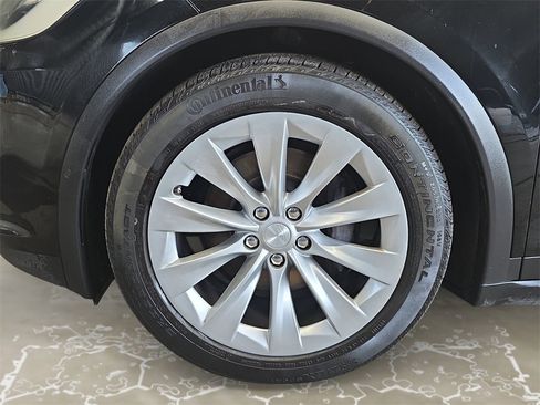 Used 2018 Tesla Model X 75D image 14