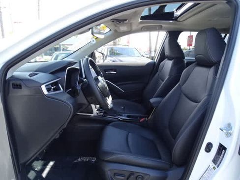 Certified 2025 Toyota Corolla Cross XLE w/ Convenience Package FWD image 18
